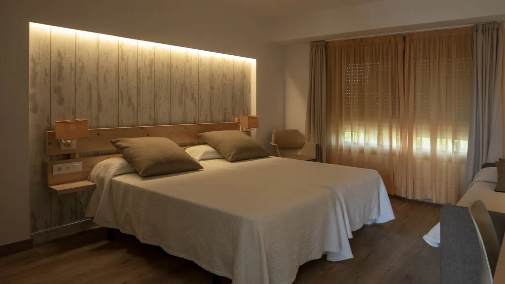 Qual iluminação ideal para quarto: conheça os tipos e saiba como escolher